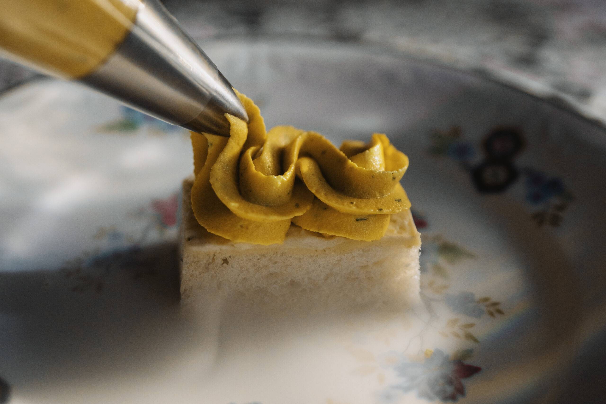 EGG CHEDDAR MOUSSE SANDWICH